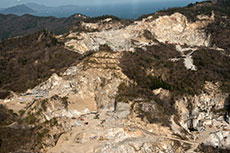 庵治石の採石場全景